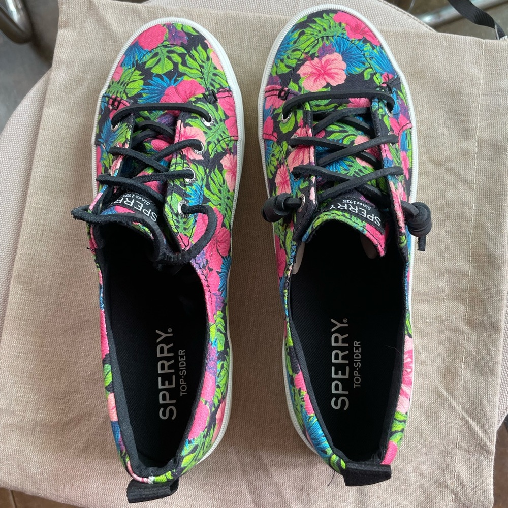 BRAND NEW Sperry Floral Tennies